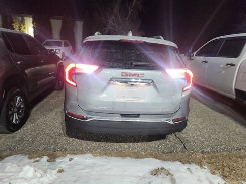 Used 2023 GMC Terrain SLT w/ Infotainment Package II image 5