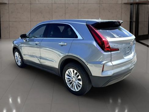 Used 2024 Cadillac XT4 Luxury w/ Cold Weather Package FWD image 5