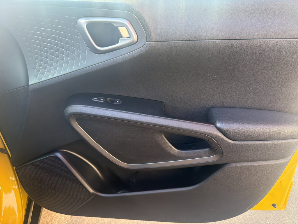 Used 2020 Kia Soul EX w/ Option Group 015 FWD image 18
