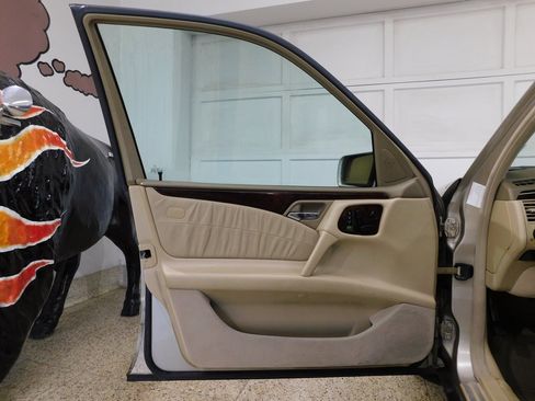 Used 1999 Mercedes-Benz E 320 4MATIC Sedan image 22