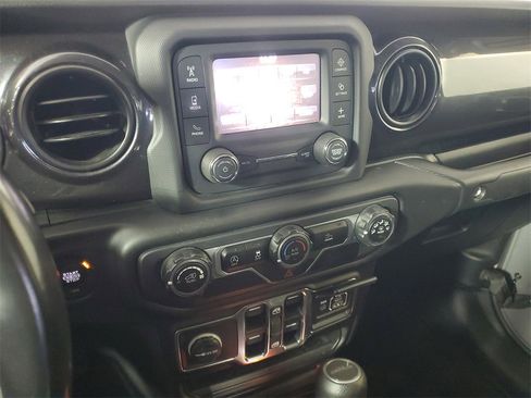Used 2020 Jeep Gladiator Sport image 17