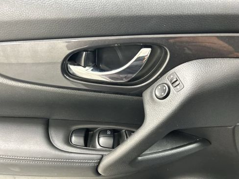 Used 2019 Nissan Rogue SV AWD/4WD image 11
