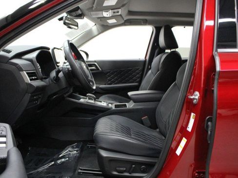Used 2025 Mitsubishi Outlander SEL image 7