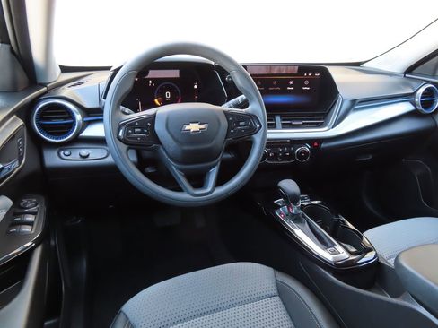 Certified 2025 Chevrolet Trax LT image 4