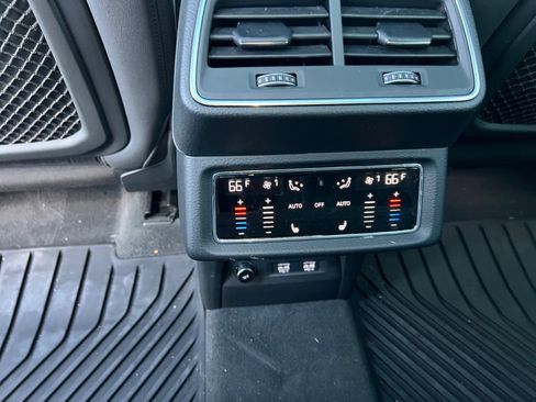 Used 2020 Audi e-tron Premium Plus image 35