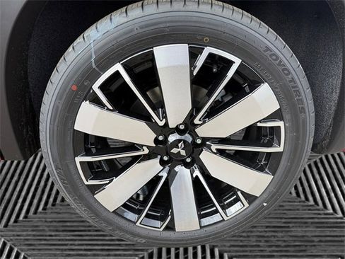 New 2025 Mitsubishi Outlander SEL image 36