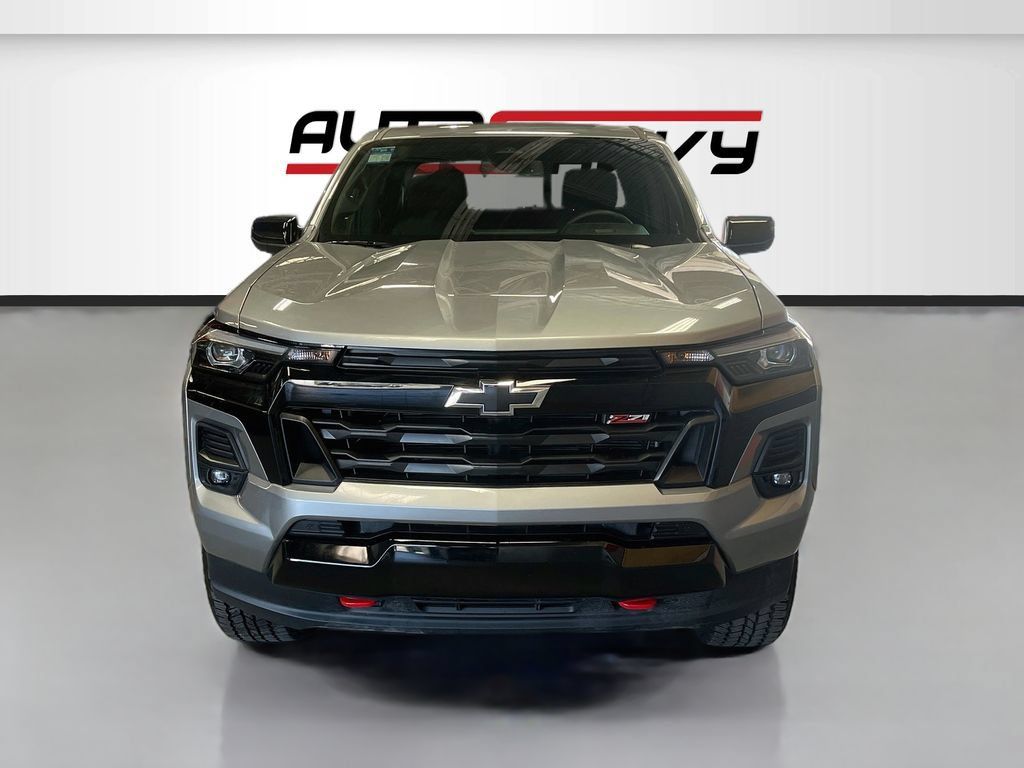 Used 2025 Chevrolet Colorado Z71 w/ Z71 Convenience Package 2 AWD/4WD image 2