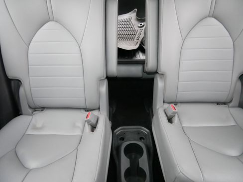 Certified 2023 Toyota Highlander XLE image 13