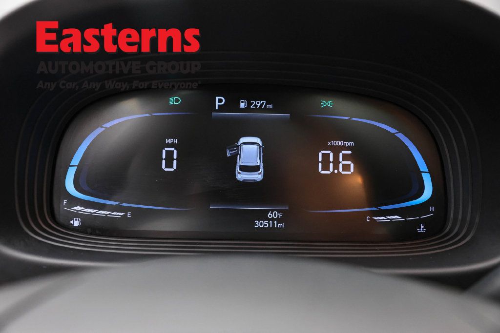 Used 2025 Hyundai Venue SEL FWD image 19