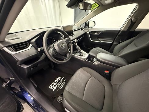 Used 2025 Toyota RAV4 XLE AWD/4WD image 11