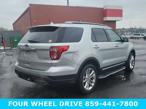 Used 2018 Ford Explorer XLT w/ Equipment Group 202A image 3