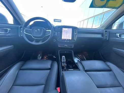 Certified 2025 Volvo XC40 B5 Plus AWD/4WD image 19