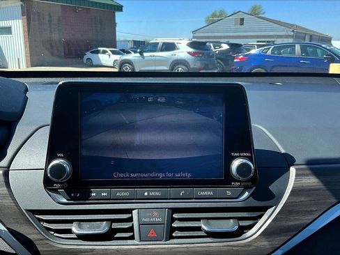 Used 2025 Nissan Altima 2.5 SV image 14