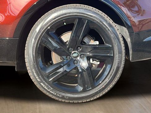 New 2026 Land Rover Discovery Limited Edition image 13