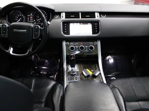 Used 2016 Land Rover Range Rover Sport SE image 2