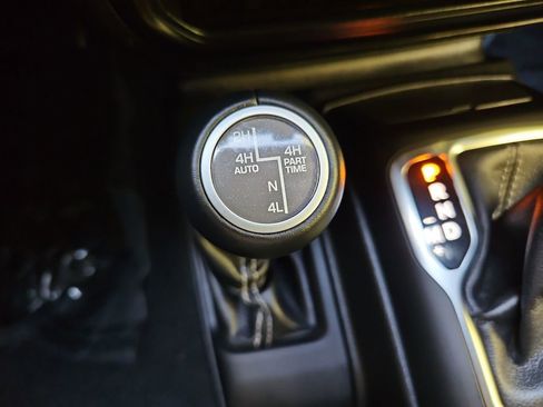 Used 2022 Jeep Wrangler Unlimited Sahara w/ Cold Weather Group image 23