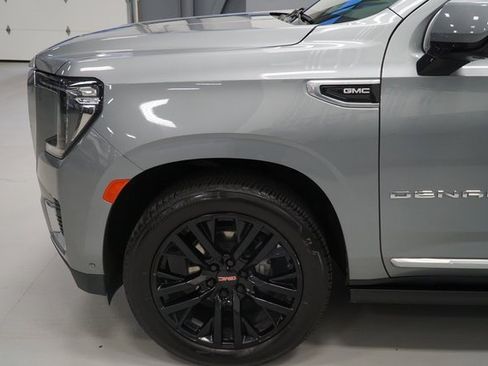 Used 2023 GMC Yukon Denali w/ Advanced Technology Package image 11