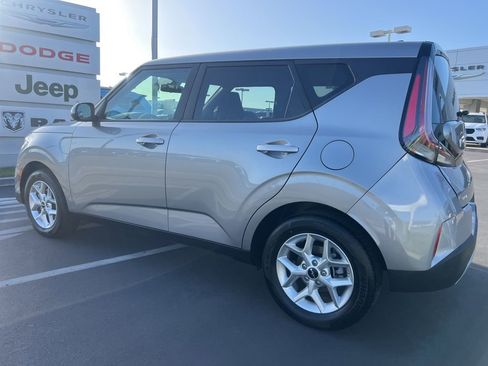 Used 2025 Kia Soul LX w/ LX Technology Package FWD image 15