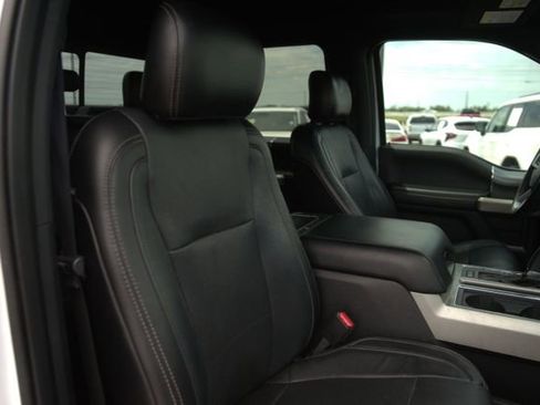 Used 2017 Ford F150 Lariat w/ Equipment Group 502A Luxury AWD/4WD image 20