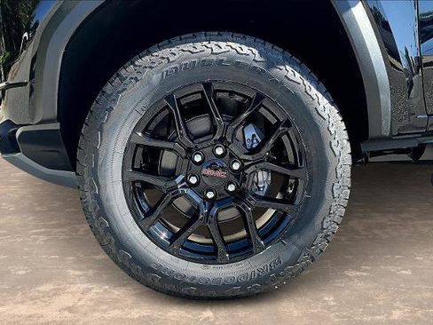 New 2026 GMC Canyon Denali w/ LPO, Denali Black Edition image 11