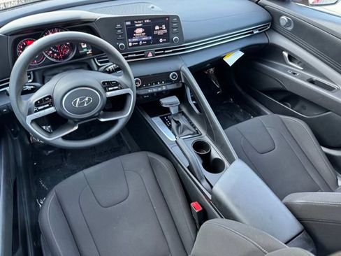 Used 2023 Hyundai Elantra SEL w/ Preferred Accessory Package FWD image 10
