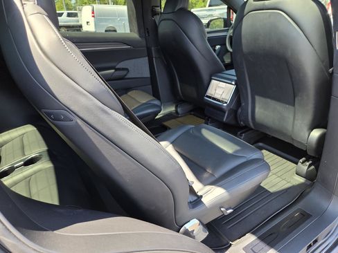 Used 2025 Tesla Model X AWD/4WD image 19