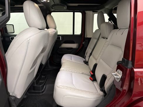 Used 2021 Jeep Wrangler Unlimited Sahara AWD/4WD image 16