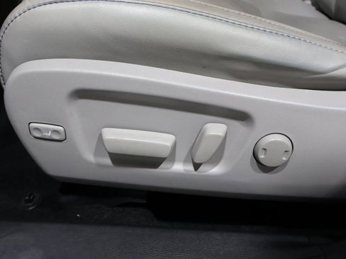 Used 2018 Toyota Highlander XLE image 12