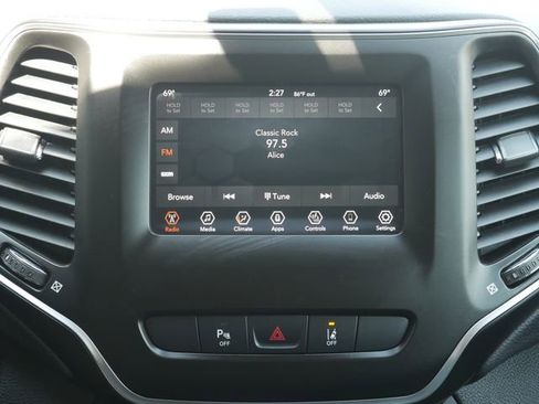 Used 2020 Jeep Cherokee Latitude Lux w/ Comfort/Convenience Group AWD/4WD image 19