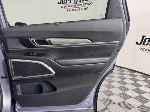 Used 2022 Kia Telluride EX w/ Towing Package FWD image 32