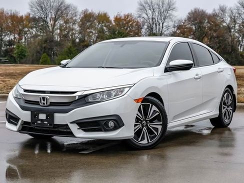 Used 2018 Honda Civic EX-T image 3