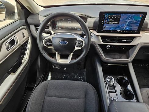 Used 2025 Ford Explorer Active RWD image 23