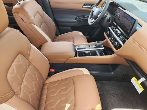New 2026 Nissan Pathfinder Platinum w/ Cargo Package FWD image 10