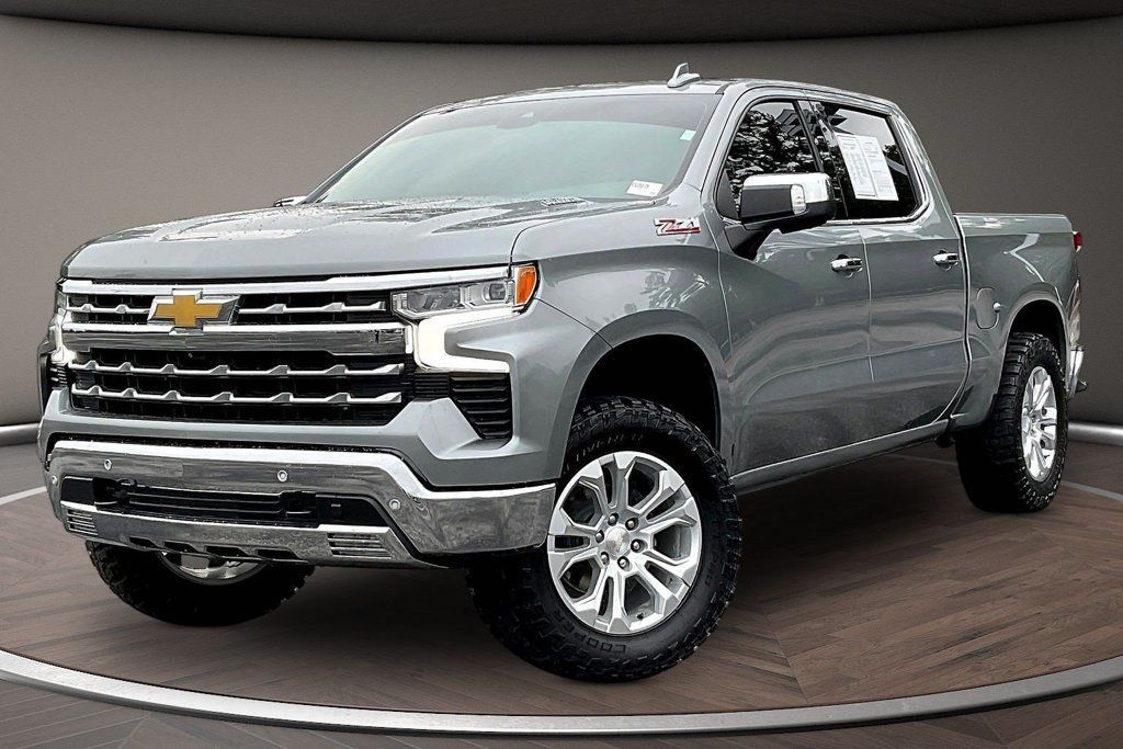 Used 2023 Chevrolet Silverado 1500 LTZ AWD/4WD image 3
