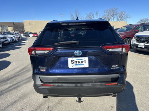 Used 2021 Toyota RAV4 XLE Premium image 6