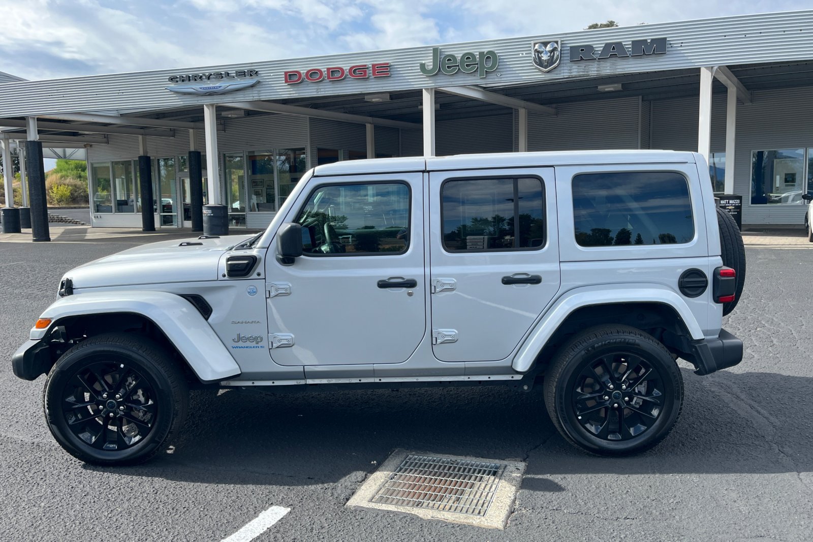 Used 2024 Jeep Wrangler Unlimited Sahara AWD/4WD image 55