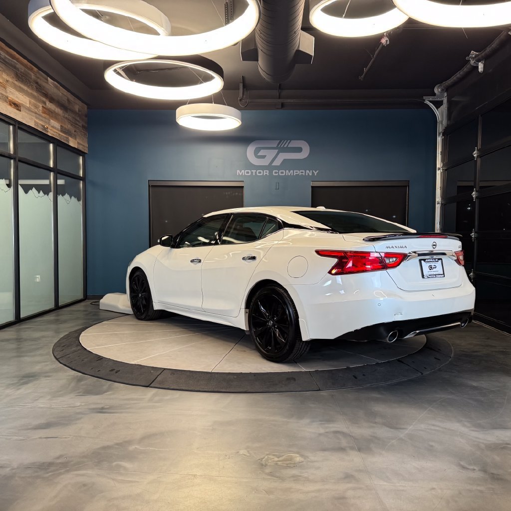 Used 2017 Nissan Maxima SR w/ Midnight Edition FWD image 5