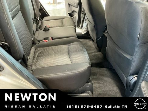 Used 2019 Nissan Rogue SV w/ Sun & Sound Touring Package FWD image 19