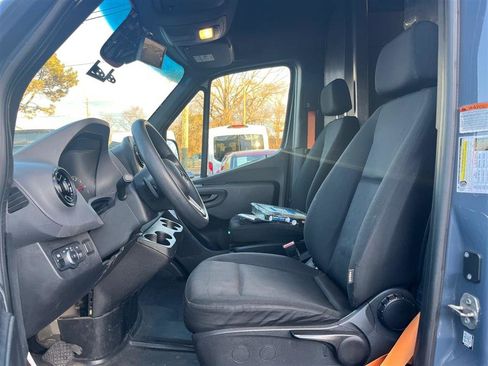 Used 2021 Mercedes-Benz Sprinter 2500 image 12