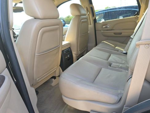 Used 2012 Cadillac Escalade Luxury image 13