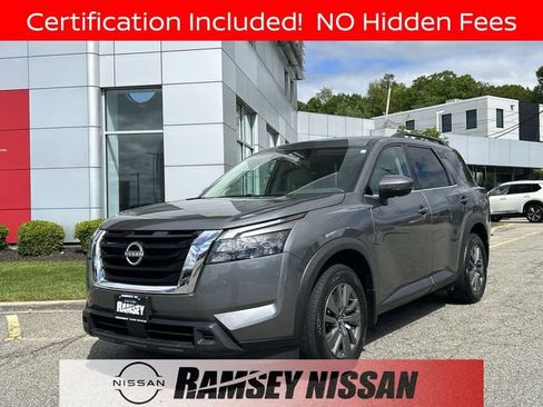 Certified 2024 Nissan Pathfinder SV AWD/4WD image 1