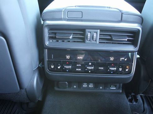 Used 2024 Lexus LX 600 4WD w/ Luxury Package image 25