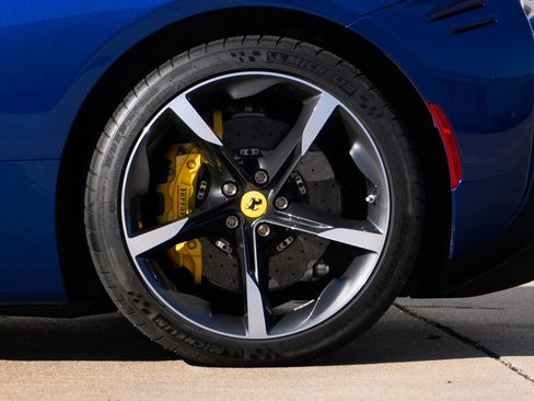 Used 2025 Ferrari SF90 Spider image 34