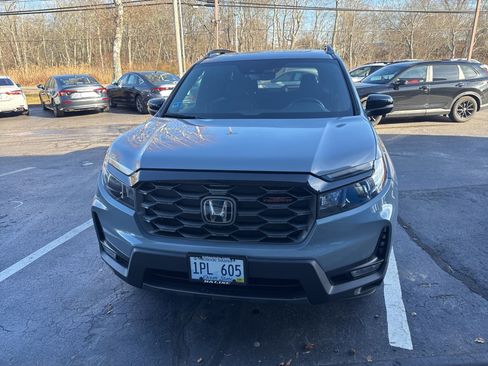 Used 2023 Honda Passport TrailSport image 2