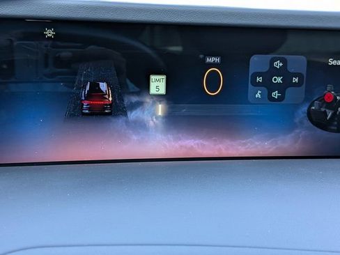 Certified 2024 Lincoln Nautilus Reserve image 23