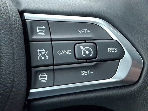 Used 2024 Jeep Compass Limited image 22