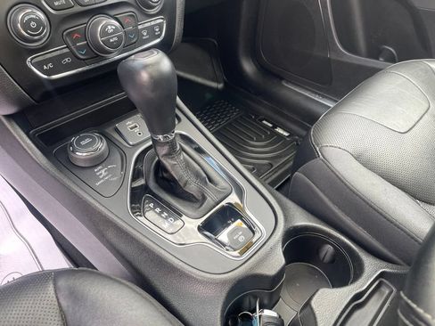Used 2021 Jeep Cherokee Limited AWD/4WD image 17