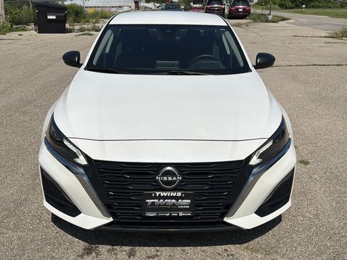 Used 2024 Nissan Altima 2.5 SV FWD image 11