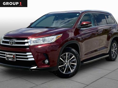 Used 2017 Toyota Highlander XLE FWD image 1