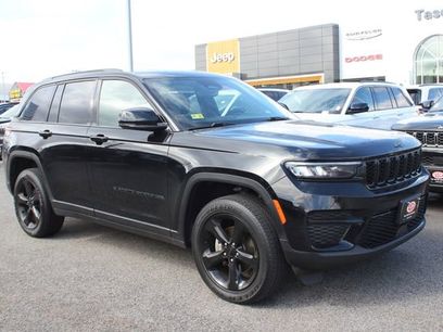 Used 2023 Jeep Grand Cherokee Altitude